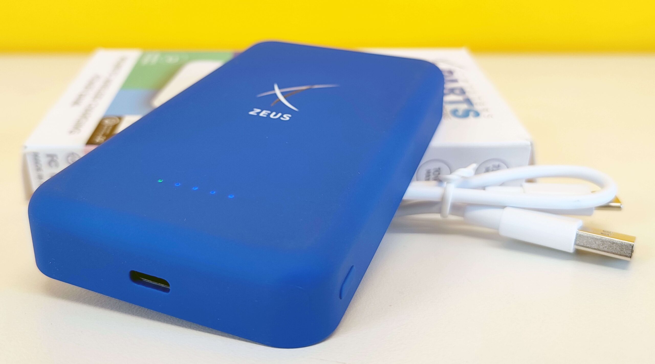Zeus Power Bank MagSafe 10.000 mAh Ricarica Wireless Qualcomm Quick Charge 3.0 Compatibile con Iphone Samsung Xiaomi Huawei Zeus Power Bank MagSafe 10.000 mAh Ricarica Wireless Qualcomm Quick Charge 3.0 Compatibile con Iphone Samsung Xiaomi Huawei